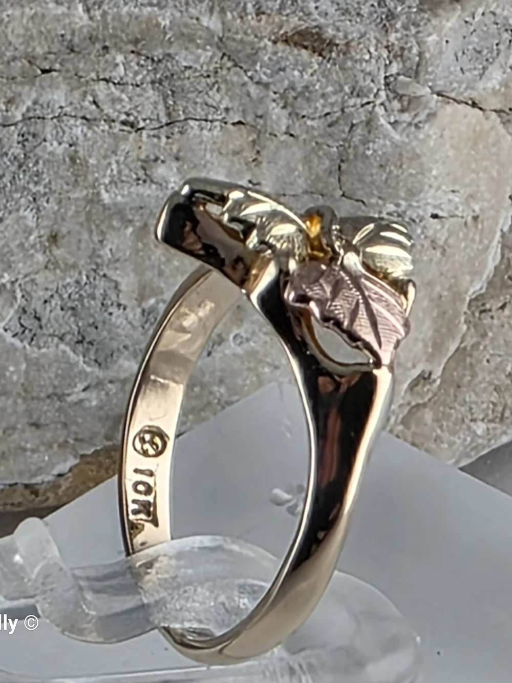 10K Yellow and Rose Gold Black Hills Leaves Ring Size 3, Solid Gold! 👌🎁